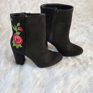 Women's black ankle boots with Roses